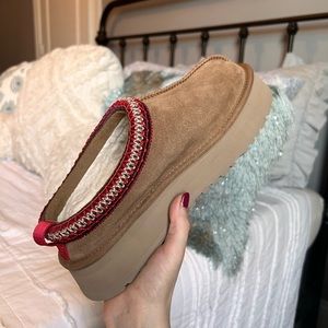 Size 9 EU 40 W UGG Tazz Boots